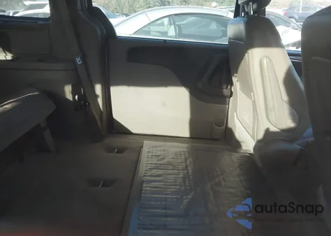 2011 Chrysler Town & Country Touring-L from USA, damaged, VIN 2A4RR8DG5BR713448